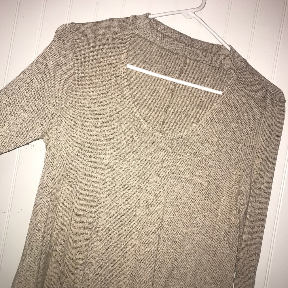 CUTE & TRENDY TOP WITH NECKLINE CUT OUT!